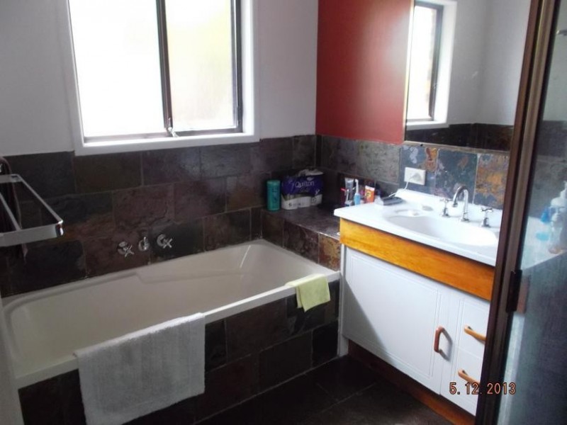 4 Kuranya Court, Arana Hills QLD 4054