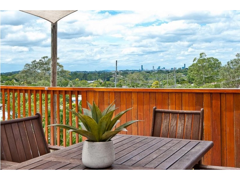 70 Yanderra Avenue, Arana Hills QLD 4054