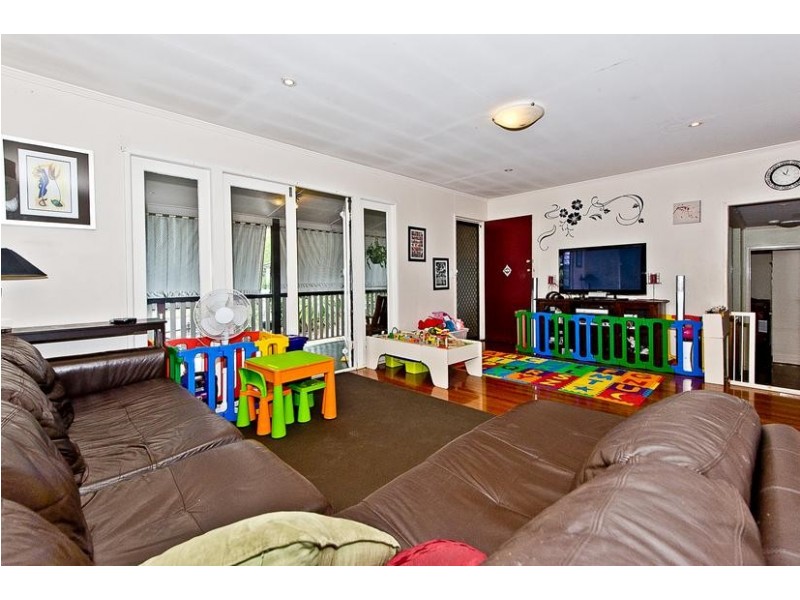 70 Yanderra Avenue, Arana Hills QLD 4054