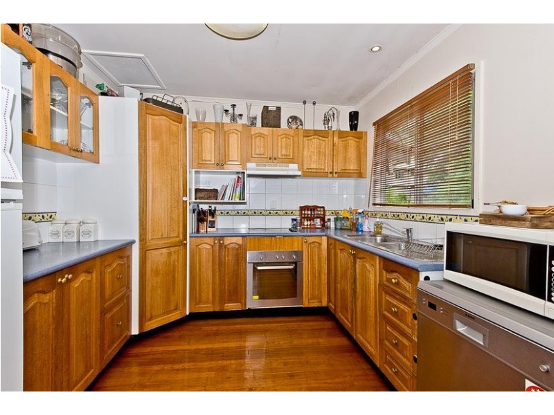 70 Yanderra Avenue, Arana Hills QLD 4054