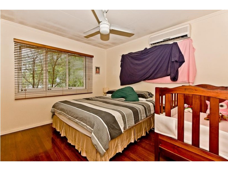 70 Yanderra Avenue, Arana Hills QLD 4054
