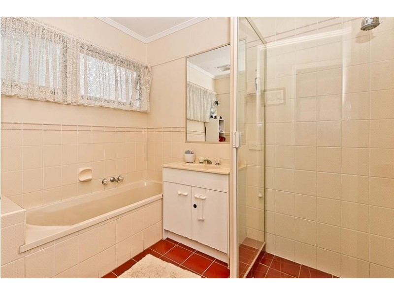 70 Yanderra Avenue, Arana Hills QLD 4054
