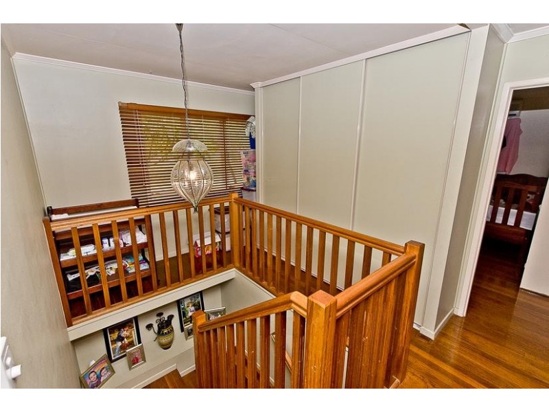 70 Yanderra Avenue, Arana Hills QLD 4054