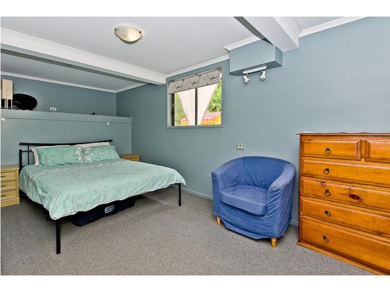 70 Yanderra Avenue, Arana Hills QLD 4054