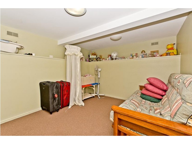 70 Yanderra Avenue, Arana Hills QLD 4054
