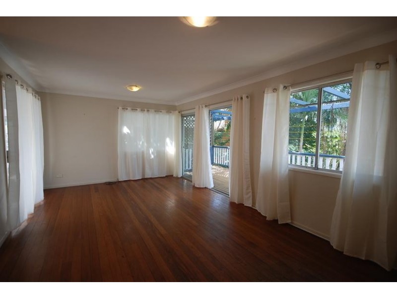 1129 South Pine Road, Arana Hills QLD 4054