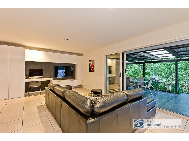 2 Barber Road, Ferny Hills QLD 4055