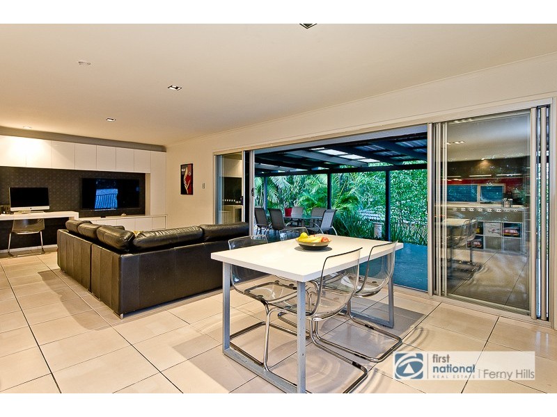 2 Barber Road, Ferny Hills QLD 4055