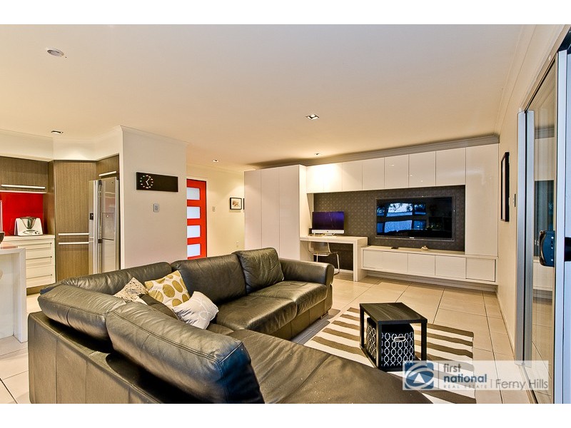 2 Barber Road, Ferny Hills QLD 4055