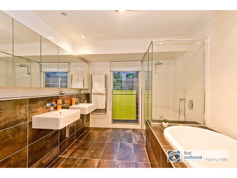 2 Barber Road, Ferny Hills QLD 4055
