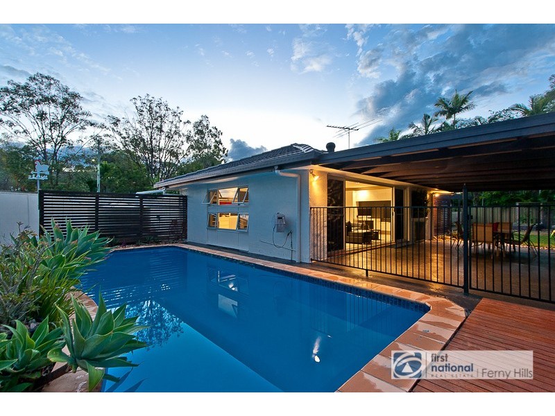 2 Barber Road, Ferny Hills QLD 4055
