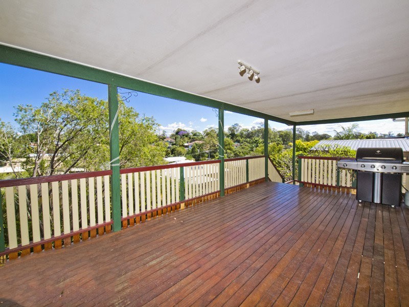 13 Dooloo Crescent, Ferny Hills QLD 4055