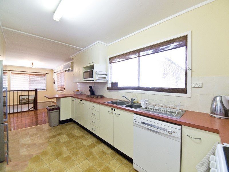 13 Dooloo Crescent, Ferny Hills QLD 4055