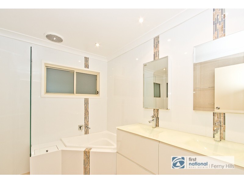 18 Narellan Street, Arana Hills QLD 4054