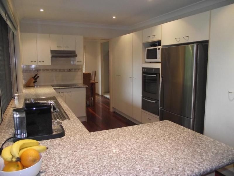 7 Larwood Pl, Ferny Hills QLD 4055