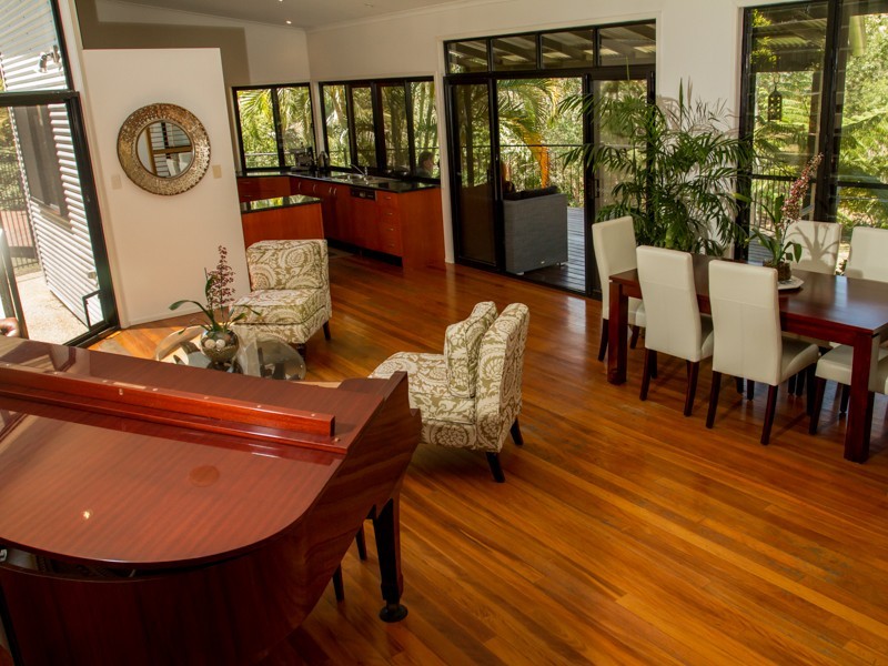 9 Linkwood Dr, Ferny Hills QLD 4055