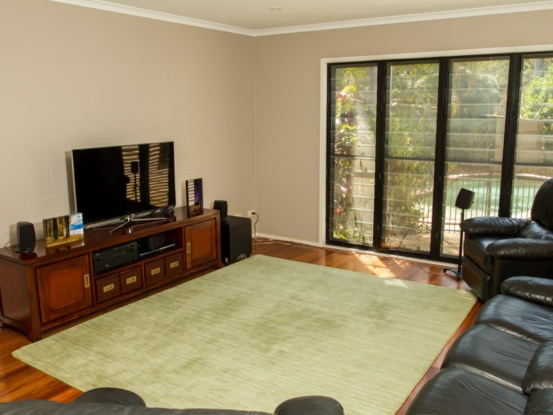 9 Linkwood Dr, Ferny Hills QLD 4055