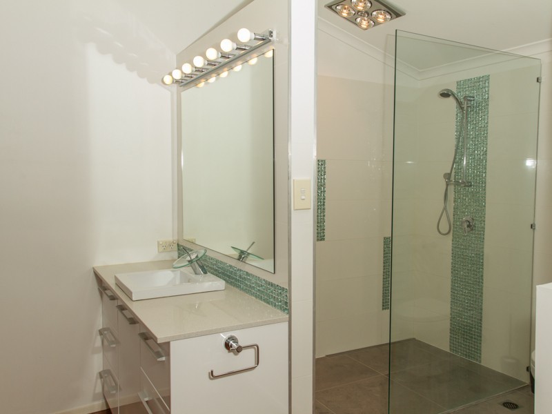 9 Linkwood Dr, Ferny Hills QLD 4055