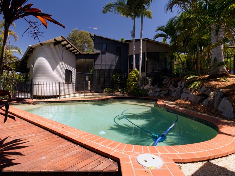 9 Linkwood Dr, Ferny Hills QLD 4055