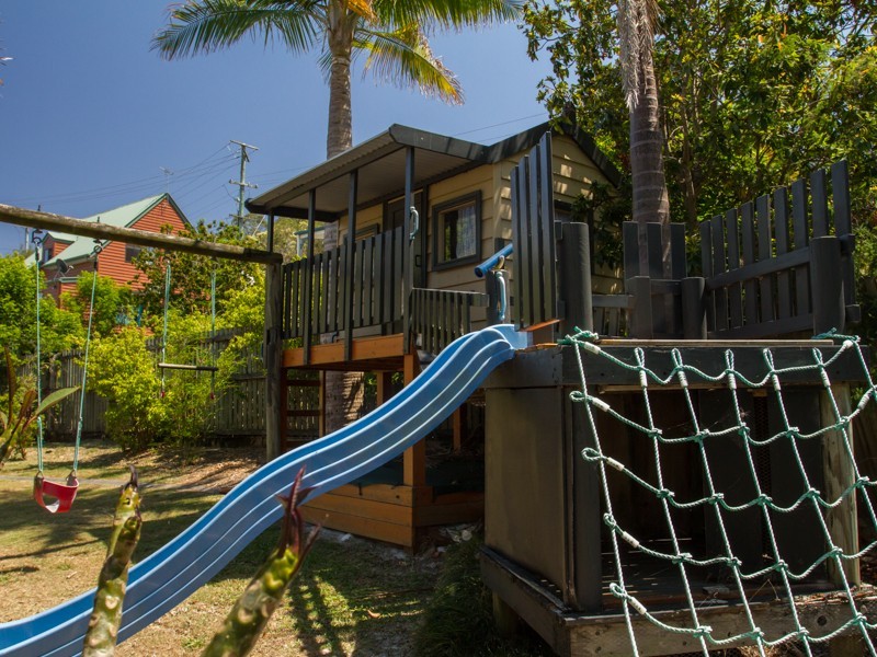 9 Linkwood Dr, Ferny Hills QLD 4055