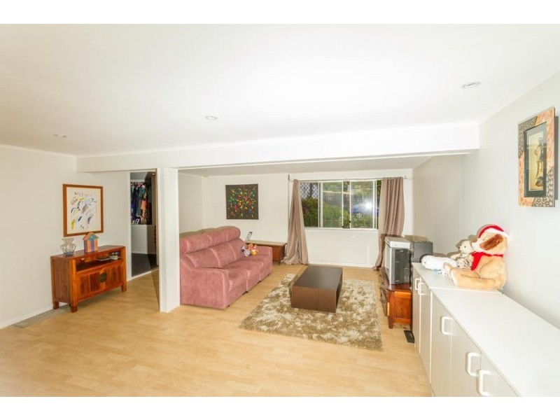 3 Dooloo Crescent, Ferny Hills QLD 4055