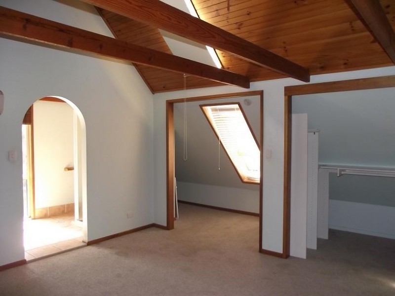 1131 South Pine Road, Arana Hills QLD 4054