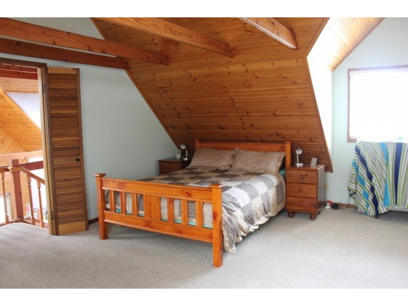 1131 South Pine Road, Arana Hills QLD 4054