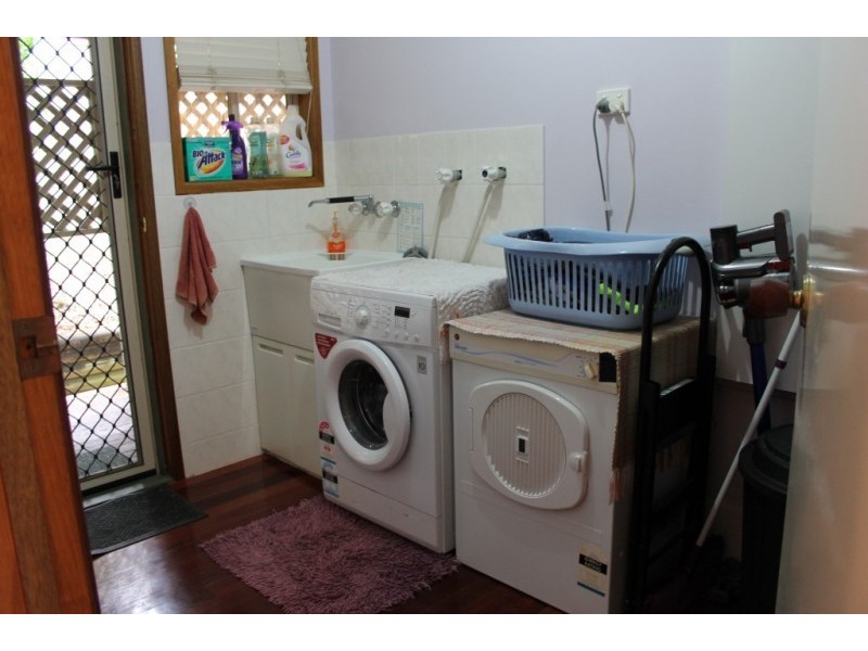 1131 South Pine Road, Arana Hills QLD 4054