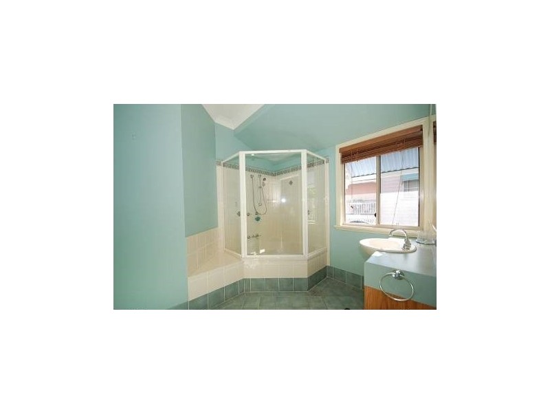 6 Silverwood Court, Ferny Hills QLD 4055