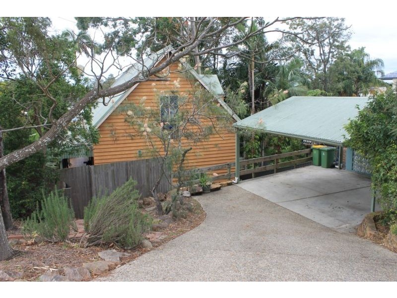 1131 South Pine Road, Arana Hills QLD 4054