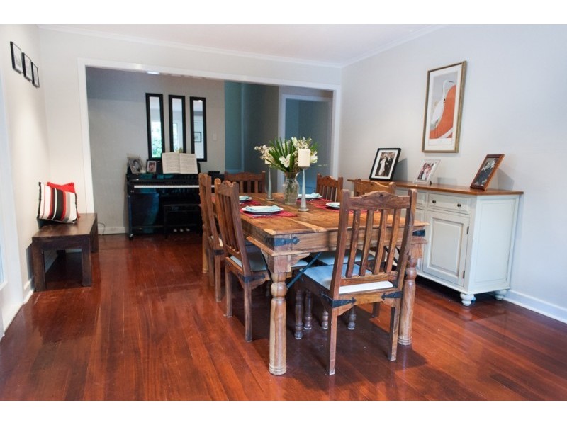 16 Dunbil Avenue, Ferny Hills QLD 4055