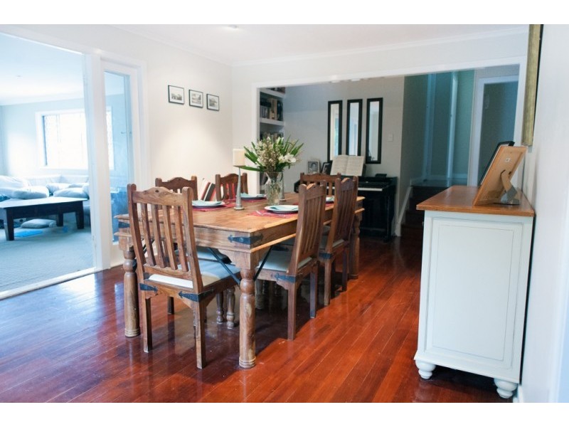 16 Dunbil Avenue, Ferny Hills QLD 4055