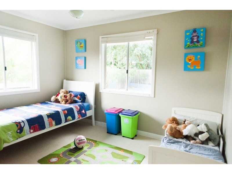 16 Dunbil Avenue, Ferny Hills QLD 4055