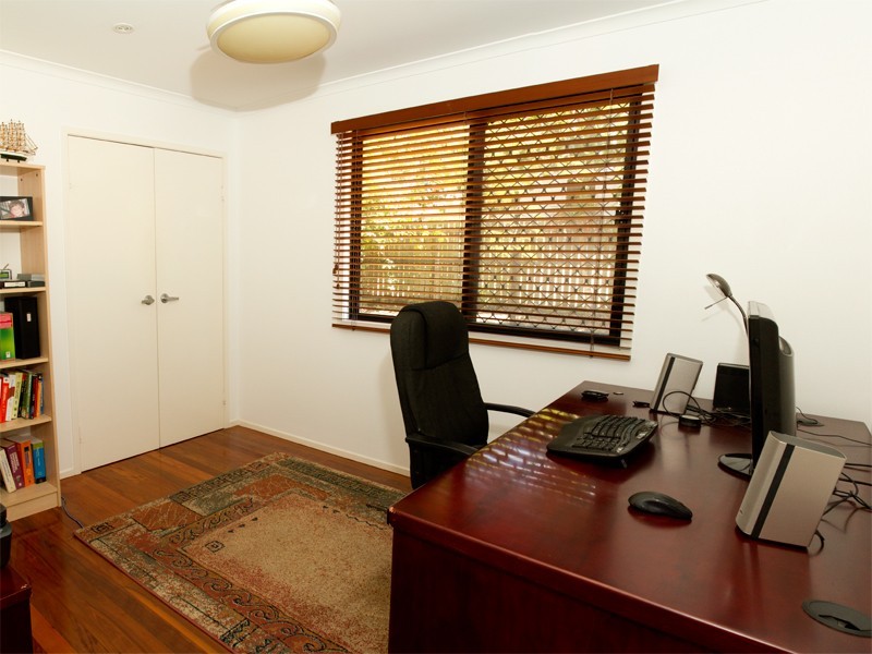 9 Linkwood Drive, Ferny Hills QLD 4055