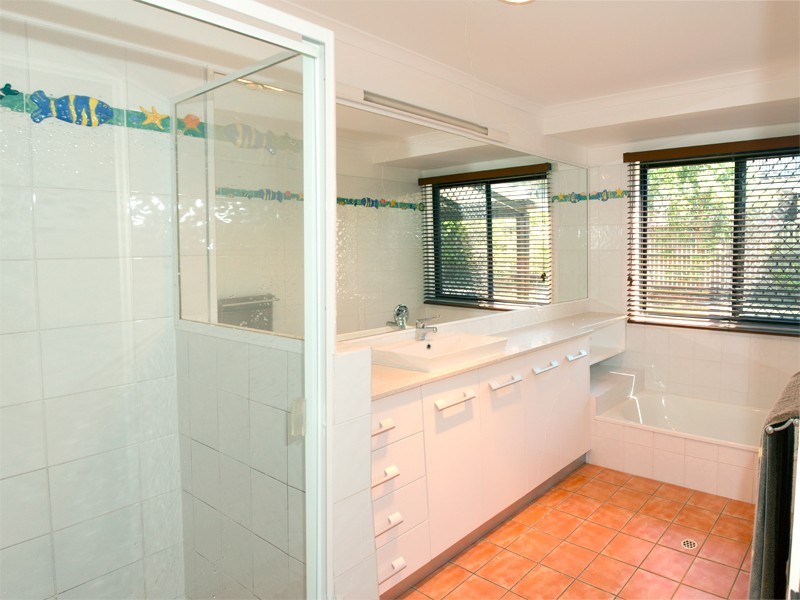 9 Linkwood Drive, Ferny Hills QLD 4055