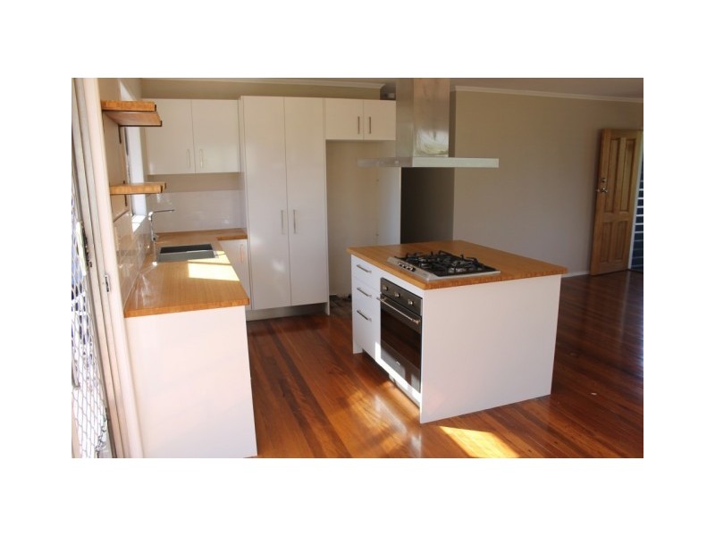 18 Eurobin Crescent, Ferny Hills QLD 4055