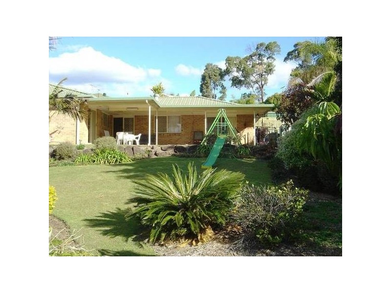 8 Delvin Court, Arana Hills QLD 4054