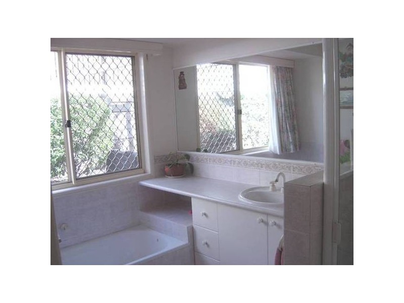 8 Delvin Court, Arana Hills QLD 4054