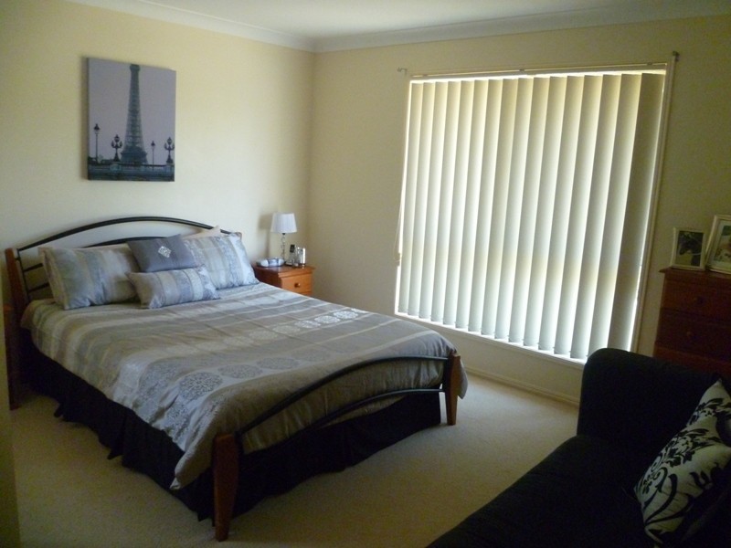 27 Hawkes Avenue, Arana Hills QLD 4054