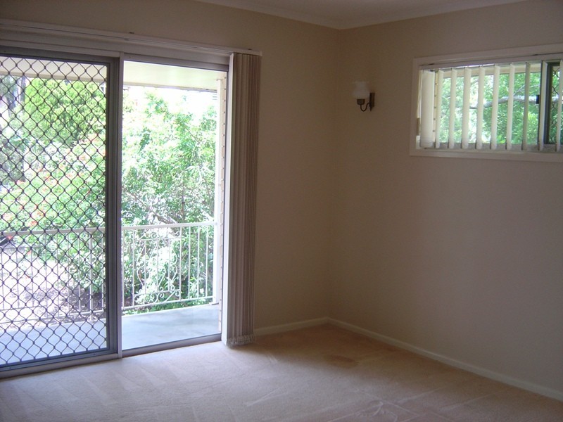 17 Elaroo Crescent, Ferny Hills QLD 4055