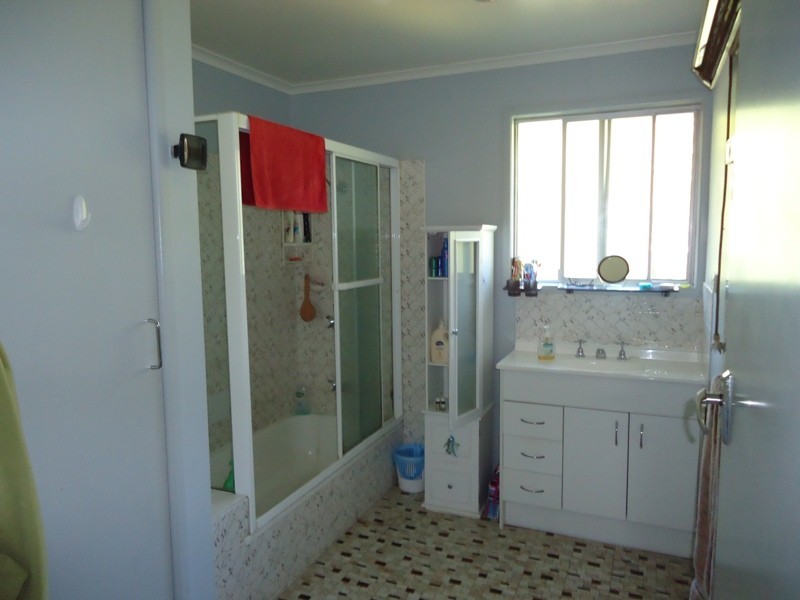 6 Tuttumburra Court, Ferny Hills QLD 4055