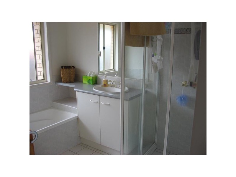 12 Meilland Court, Eatons Hill QLD 4037