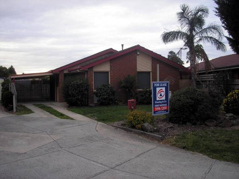 15 Candytuft Close, Cranbourne North VIC 3977