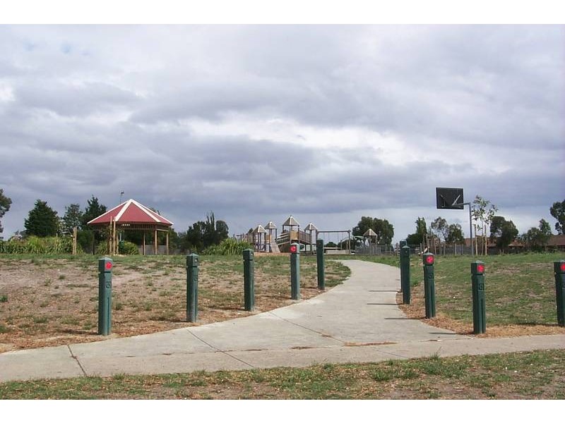 35 Eliza Street, Cranbourne North VIC 3977