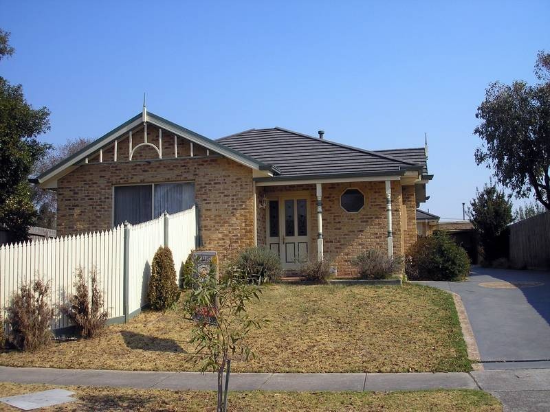 1/6 Lawson Court, Cranbourne VIC 3977