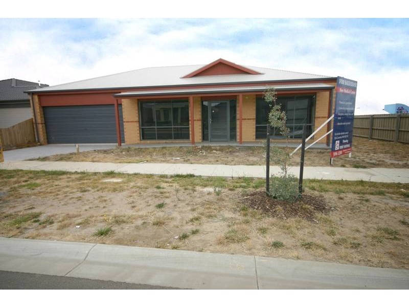 5 Ferndown Drive, Cranbourne VIC 3977