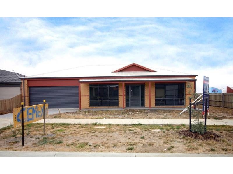 5 Ferndown Drive, Cranbourne VIC 3977