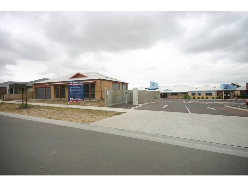 5 Ferndown Drive, Cranbourne VIC 3977