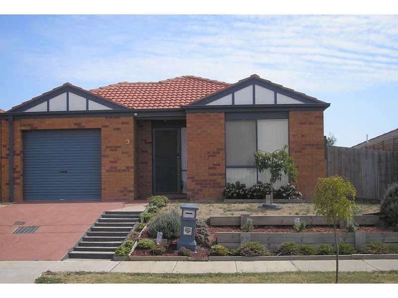 9 Staunton Walk, Cranbourne East VIC 3977