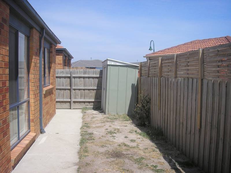 9 Staunton Walk, Cranbourne East VIC 3977